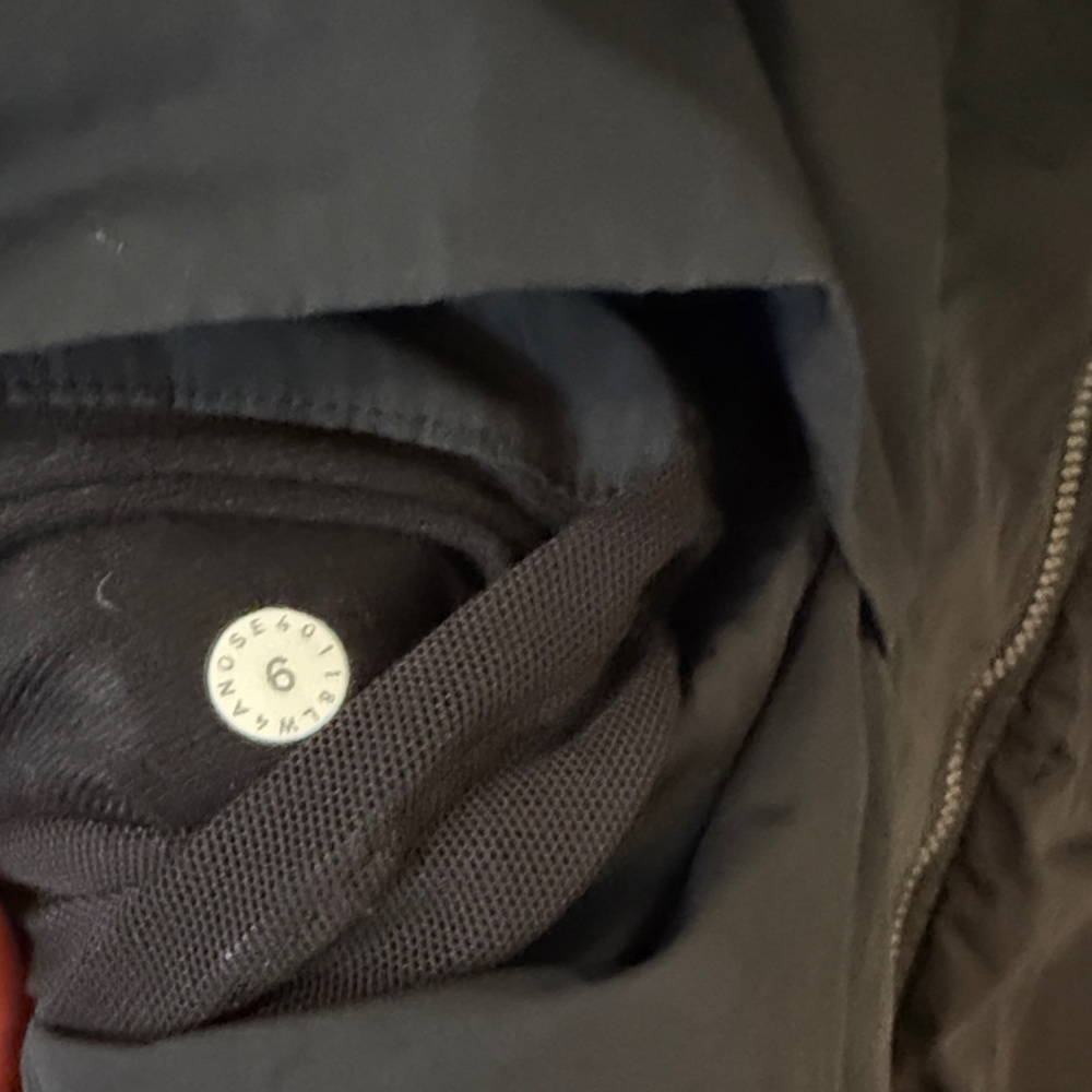 lululemon glide rain jacket size 6 - Picture 3 of 3